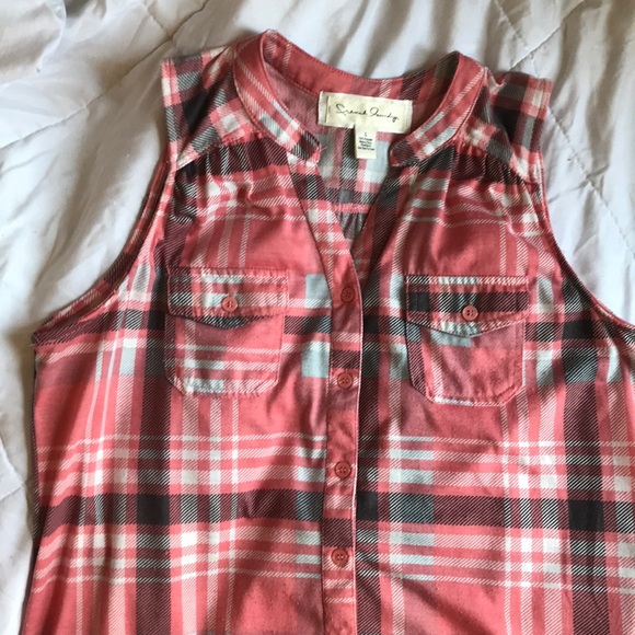 Sleeveless button up plaid blouse - Picture 2 of 5
